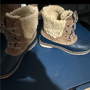 Boys LL bean winter duck boots size 6